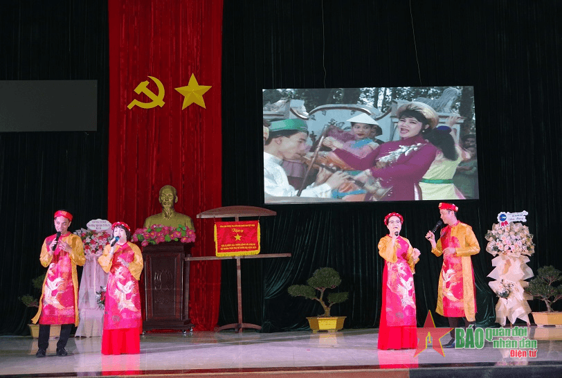 Sôi nổi chương trình giao lưu hát ru, dân ca xứ Huế