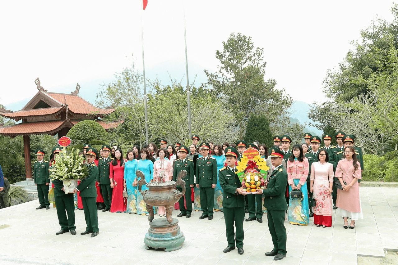 Học viện Quốc phòng dâng hương tưởng niệm Chủ tịch Hồ Chí Minh