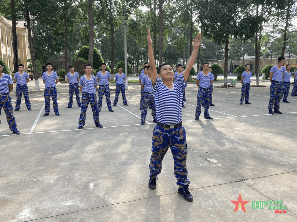 DIỄN ĐÀN LỜI HỨA VỚI HẬU PHƯƠNG: Thạc sĩ kinh tế tình nguyện nhập ngũ