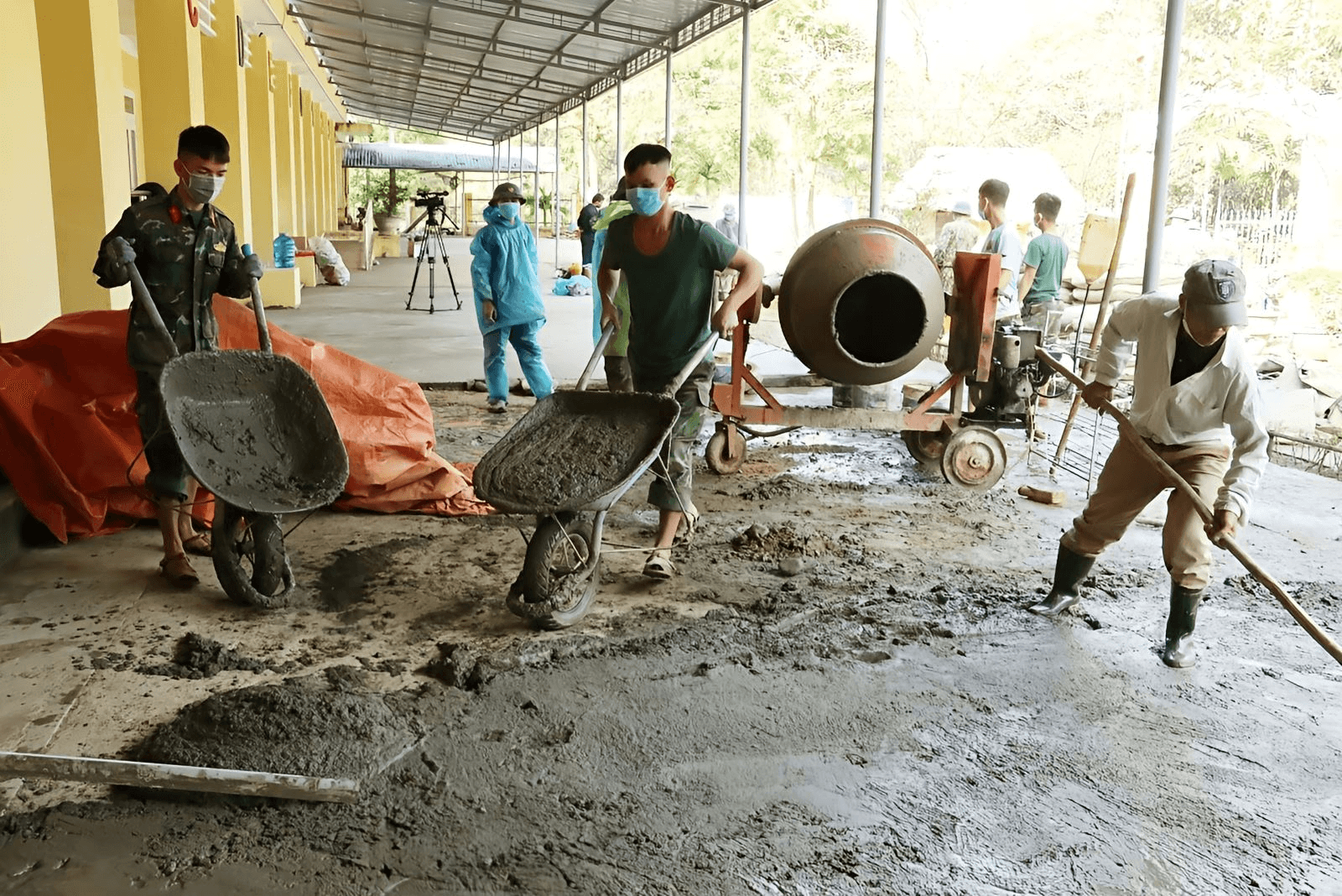 Bản làng đổi thay có công của bộ đội