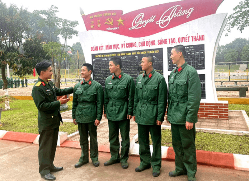 Thân tình mối quan hệ cán-binh