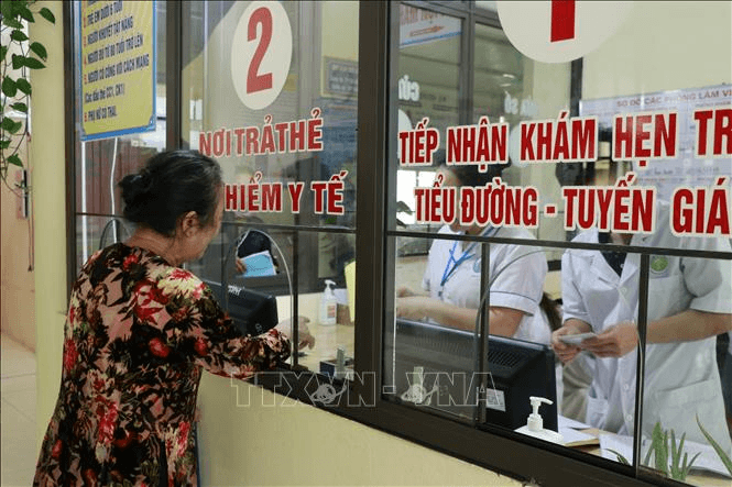 Con trai đang thực hiện nghĩa vụ quân sự, bố mẹ có được hưởng bảo hiểm y tế thân nhân không?