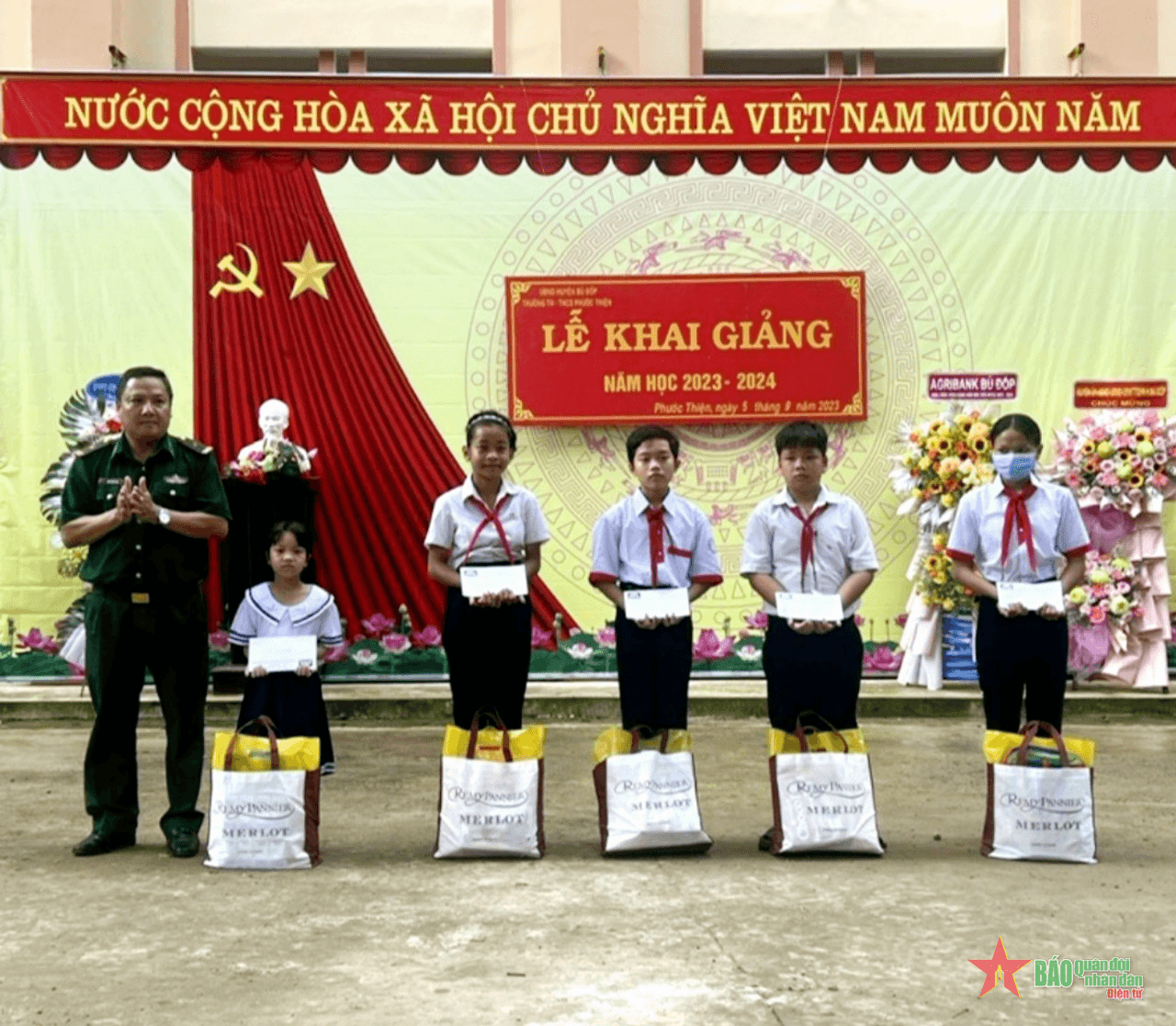 Tuổi trẻ góp sức, hỗ trợ người dân giảm đói nghèo