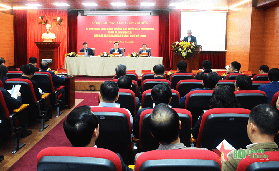 Đồng chí Nguyễn Trọng Nghĩa thăm và làm việc tại Viện Hàn lâm Khoa học và Công nghệ Việt Nam