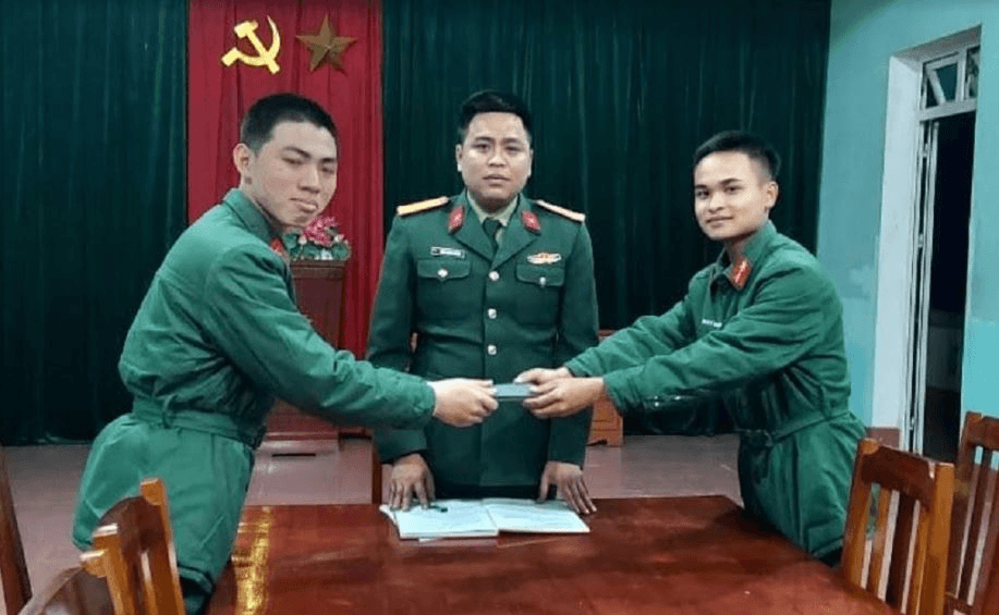 Tiểu đội trưởng gương mẫu, không tham của rơi