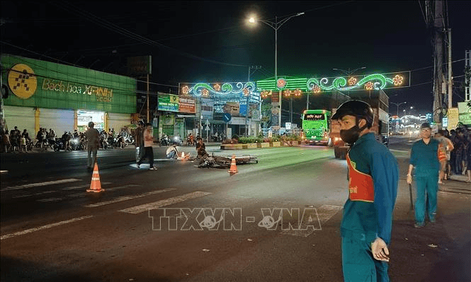 Bình Phước: Đâm vào xe khách, hai thanh niên thương vong