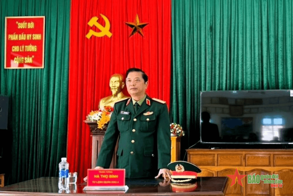 Trung tướng Hà Thọ Bình, Tư lệnh Quân khu 4 thăm và làm việc tại Đồn Biên phòng Tri Lễ