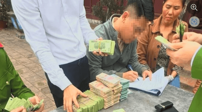 Trao trả 1,2 tỷ đồng cho người đánh rơi