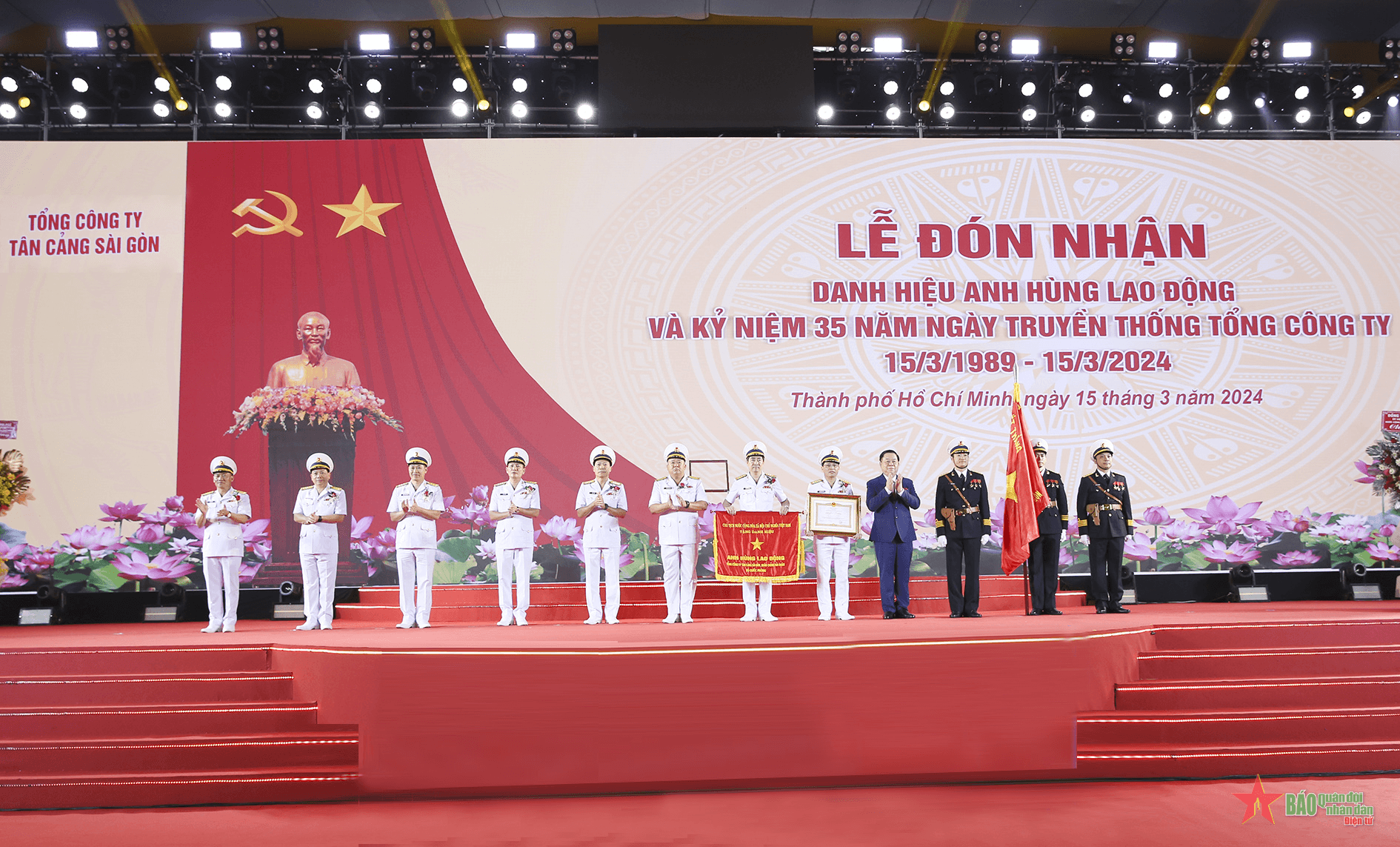 Tổng công ty Tân Cảng Sài Gòn đón nhận danh hiệu Anh hùng Lao động