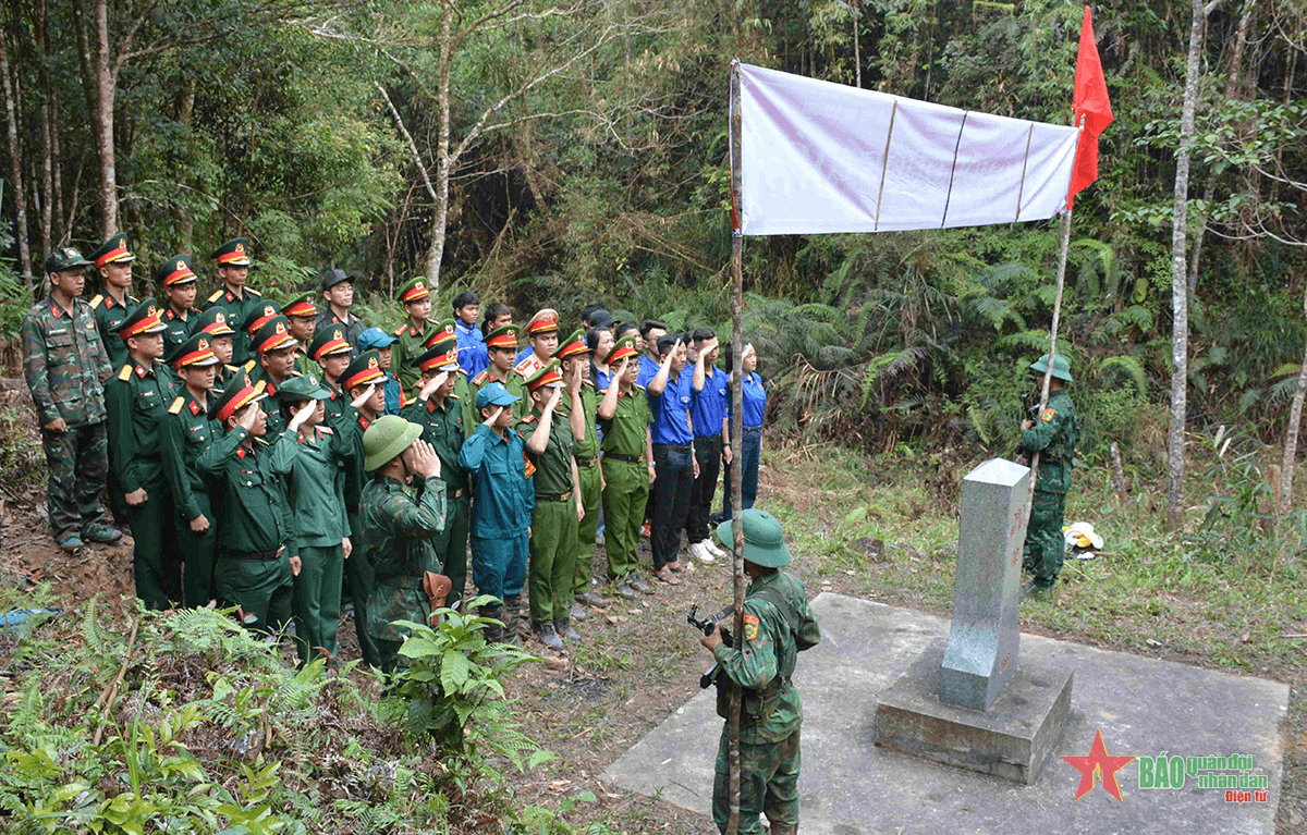 Thiêng liêng Lễ “Chào cờ cột mốc biên cương”