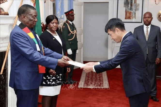Tổng thống Zimbabwe mong muốn đẩy mạnh hợp tác với Việt Nam