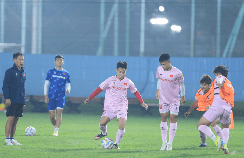 Đội tuyển U23 Việt Nam chốt danh sách, lên đường sang Tajikistan