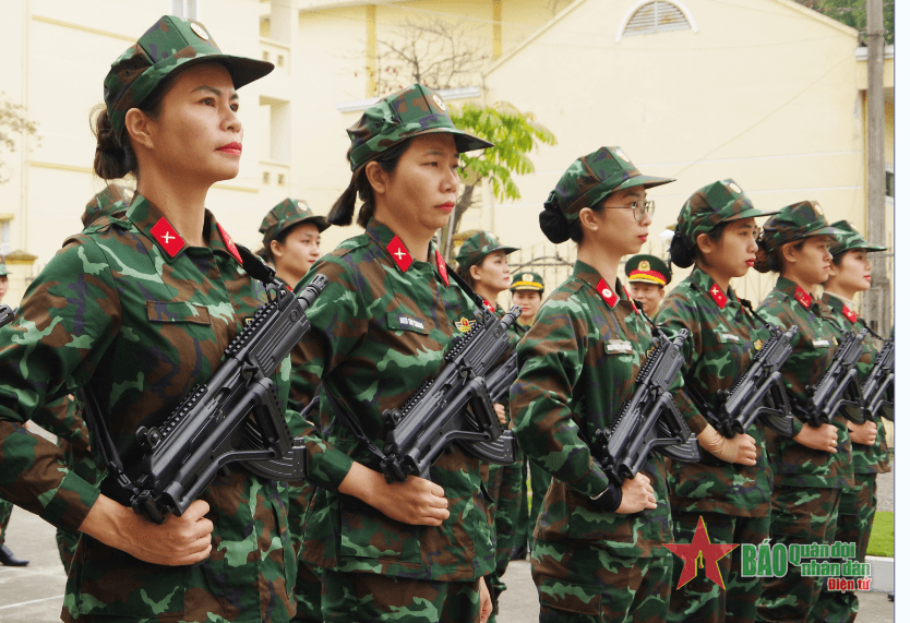 Nỗ lực của những “bóng hồng” hướng về ngày chiến thắng