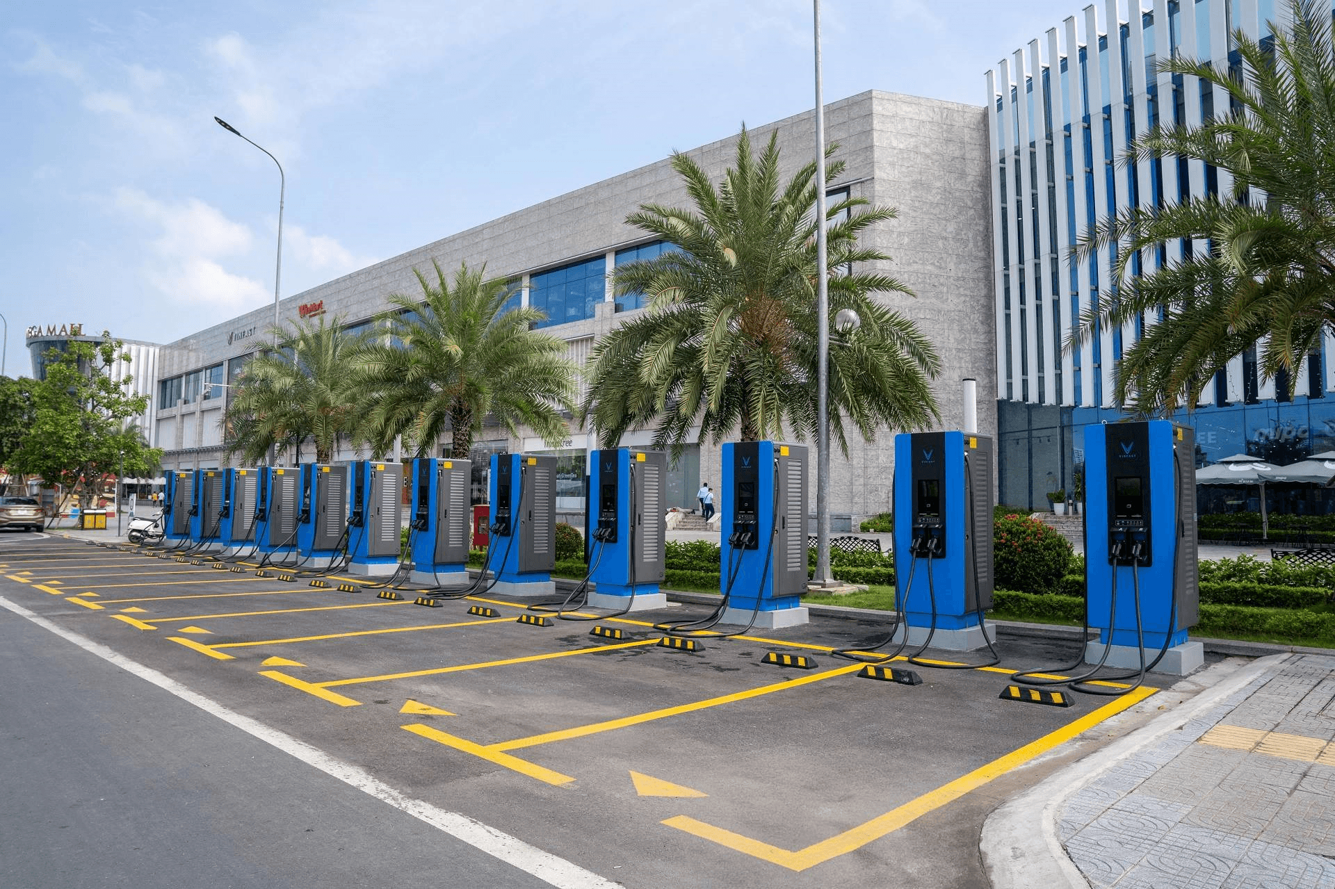 Nhà sáng lập VinFast thành lập Công ty Phát triển Trạm sạc Toàn cầu