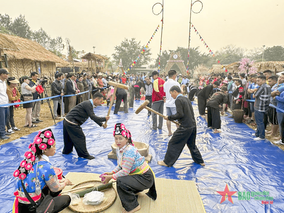 Sôi nổi Hội thi kéo co và giã bánh giầy trong không gian văn hóa vùng cao Điện Biên