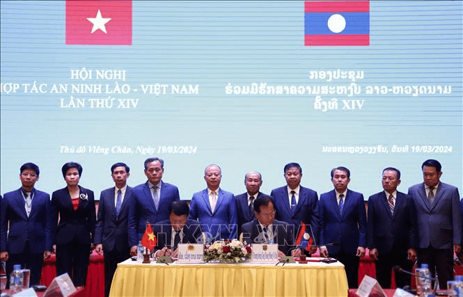 Việt Nam và Lào tăng cường hợp tác trong lĩnh vực an ninh