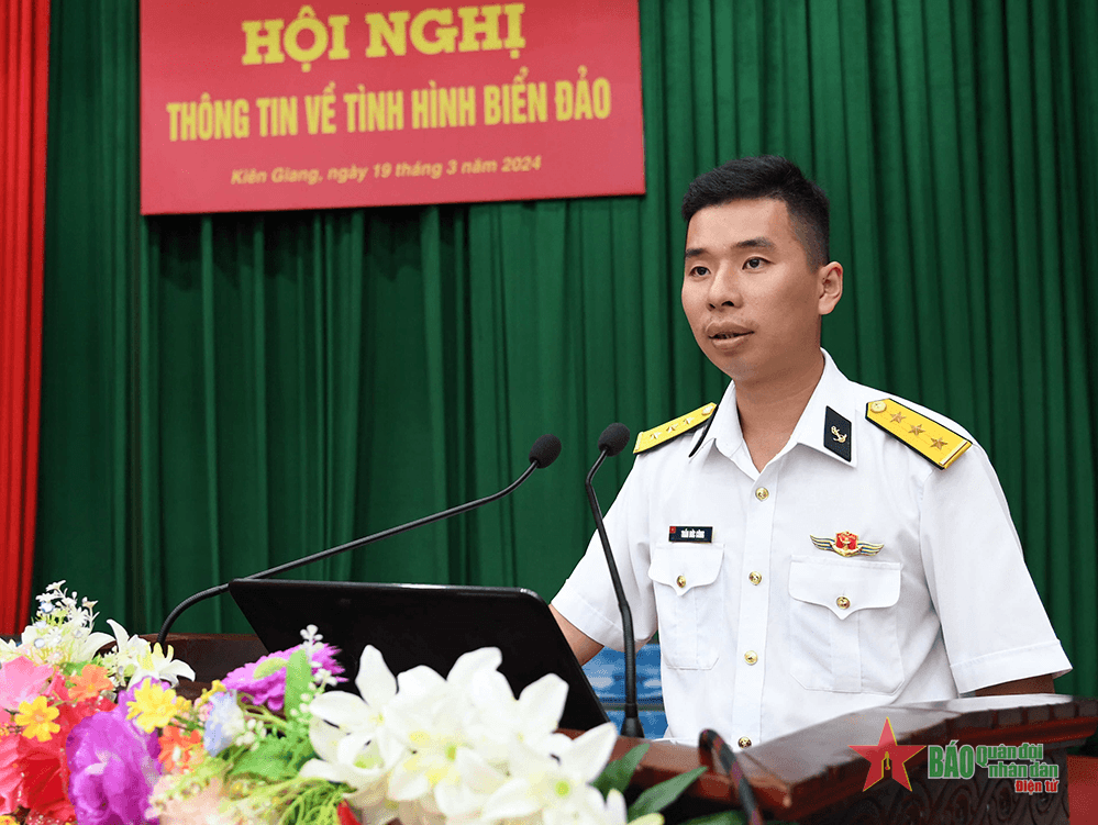 Bồi đắp tình yêu biển, đảo cho chiến sĩ mới