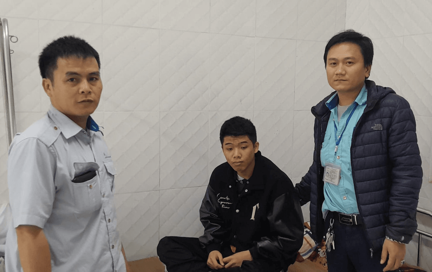 Lái xe, phụ xe buýt kịp thời hỗ trợ hành khách bị co giật, ngất xỉu