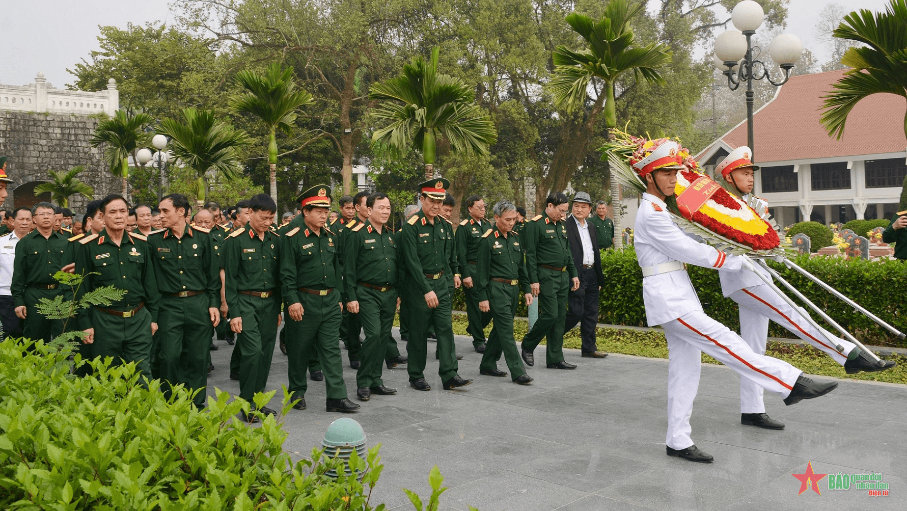 Hội Cựu chiến binh Việt Nam dâng hương tri ân các Anh hùng liệt sĩ tại thành phố Điện Biên Phủ