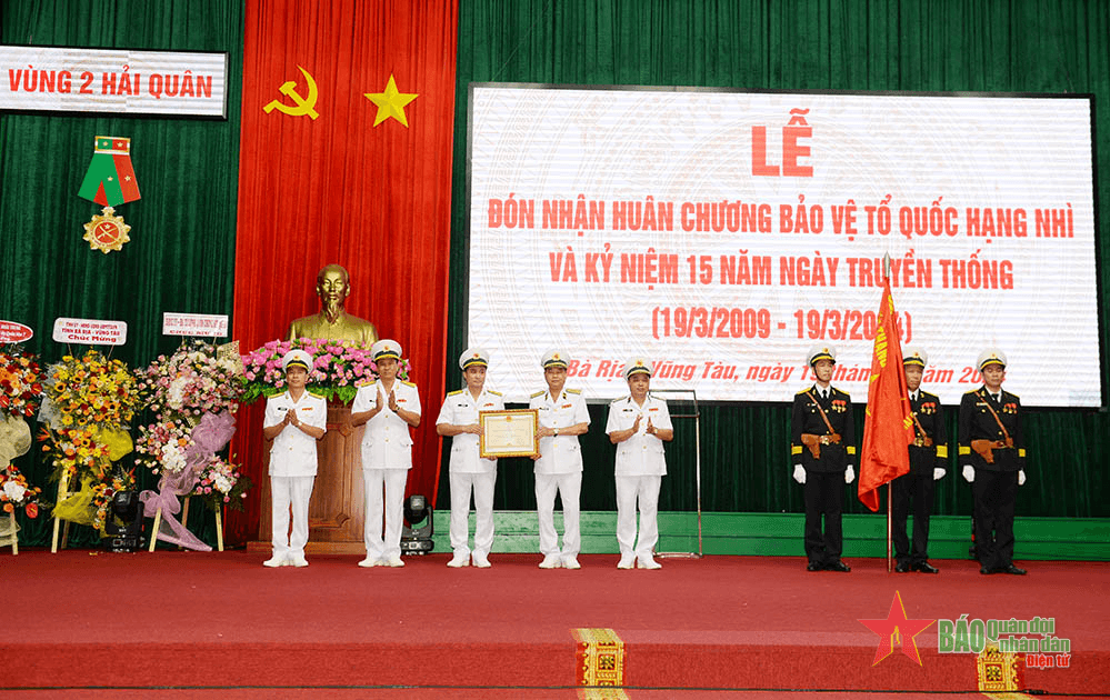 Vùng 2 Hải quân đón nhận Huân chương Bảo vệ Tổ quốc hạng Nhì