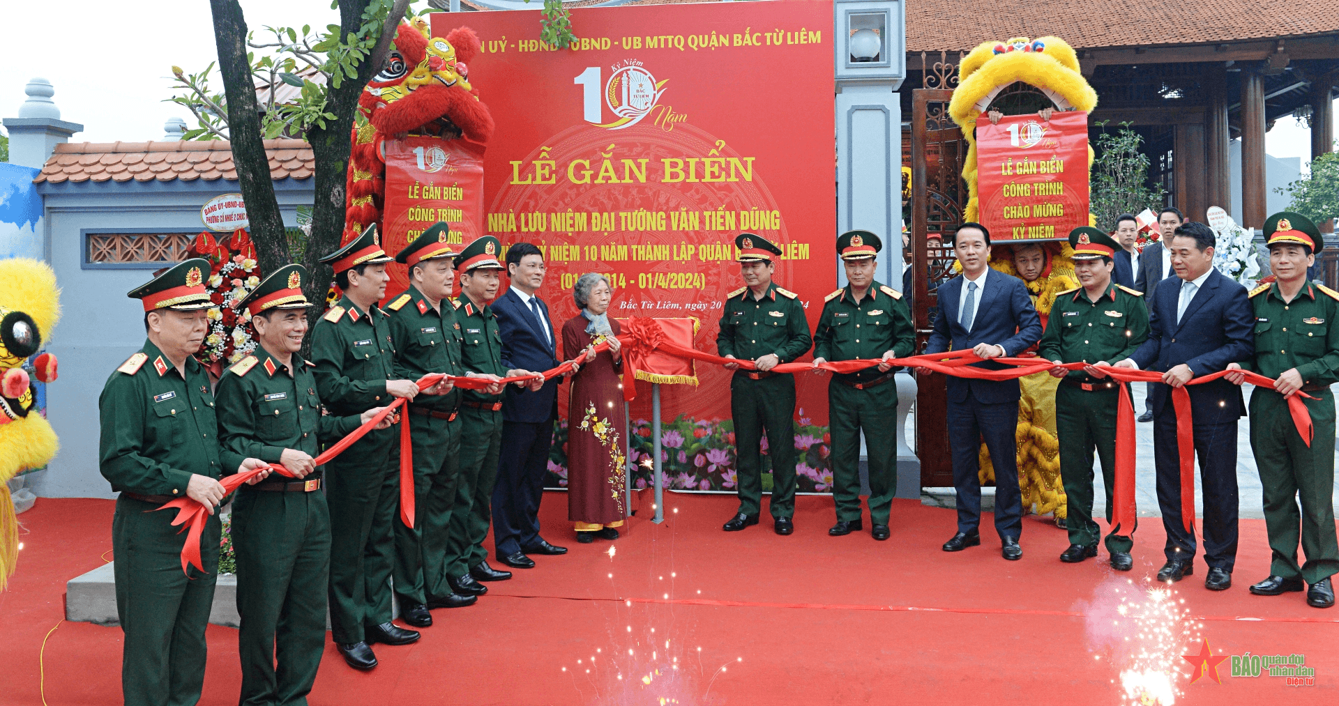 Gắn biển Nhà lưu niệm Đại tướng Văn Tiến Dũng