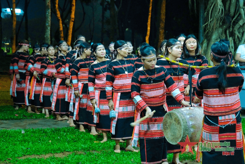Người dân mong cồng chiêng cuối tuần sớm trở lại