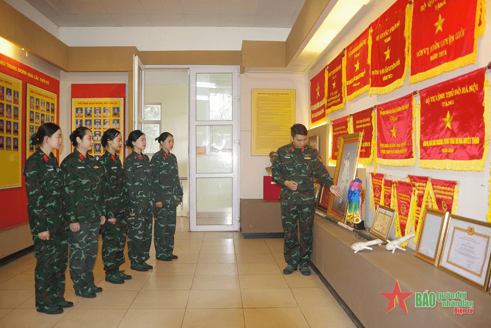 Khéo nắm bắt tư tưởng của nữ chiến sĩ mới