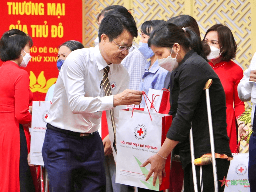 Hà Nội sẽ hỗ trợ sinh kế cho 20 gia đình khó khăn trong Tháng Nhân đạo 2024