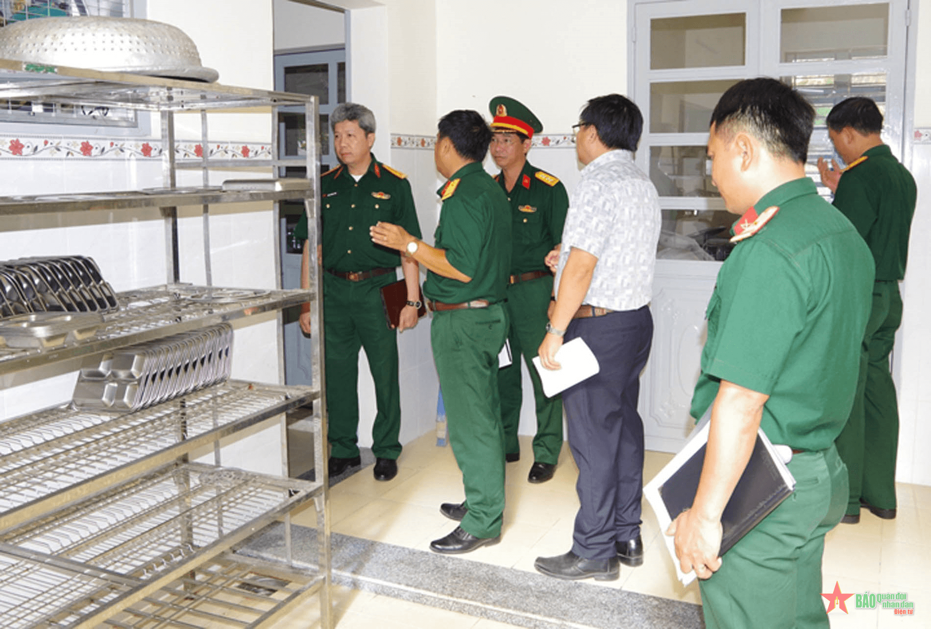 Kiểm tra công tác xây dựng doanh trại cơ bản tại Sư đoàn 5