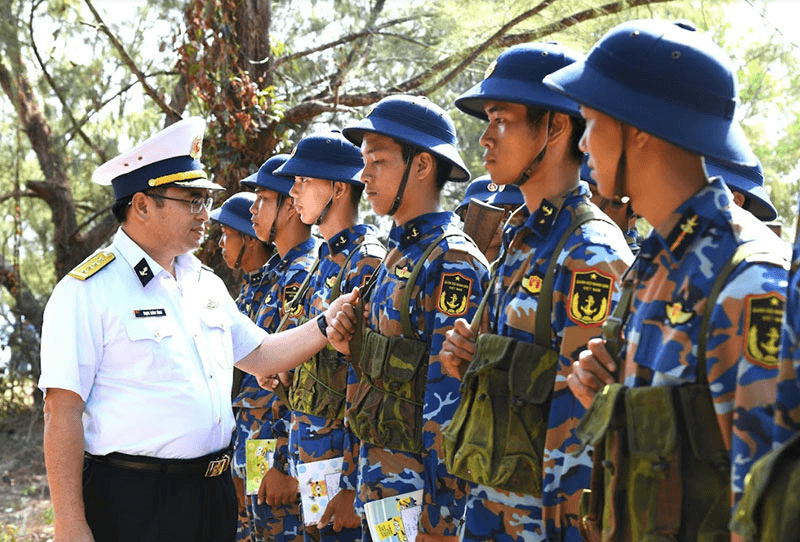 Bộ tư lệnh Vùng 5 Hải quân kiểm tra công tác huấn luyện chiến sĩ mới tại Tiểu đoàn 563