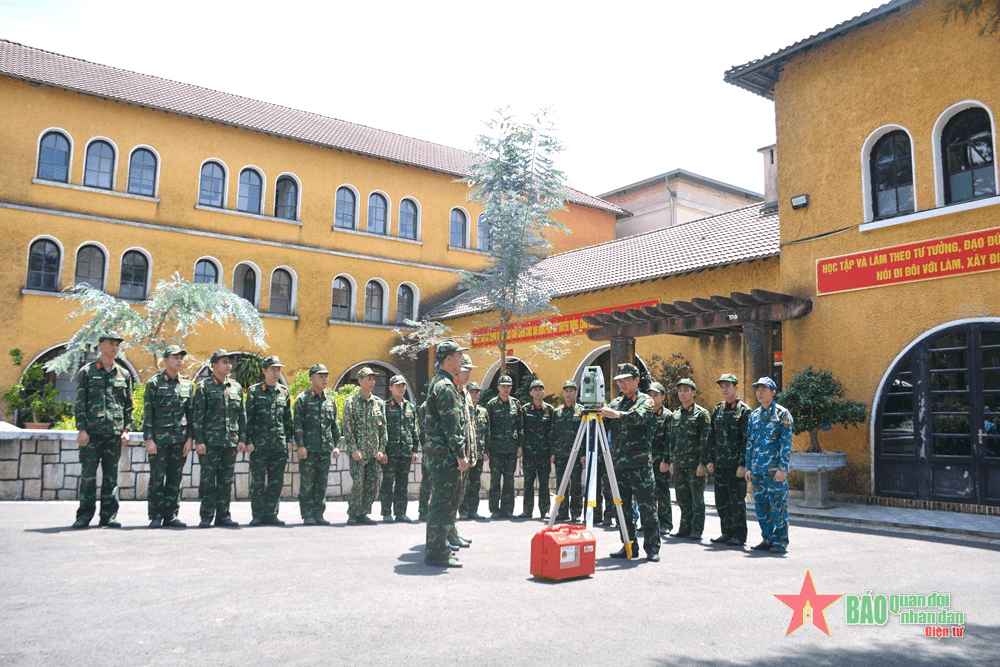 Trung tâm Đào tạo nghiệp vụ địa hình quân sự gặp mặt 45 năm Ngày truyền thống