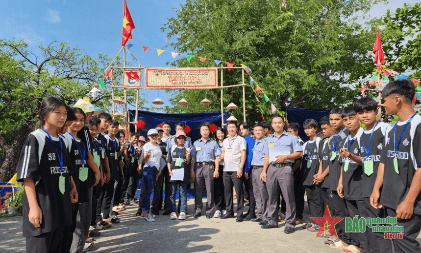 Chi đội Kiểm ngư số 4: Hội trại truyền thống “Tuổi trẻ giữ biển”
