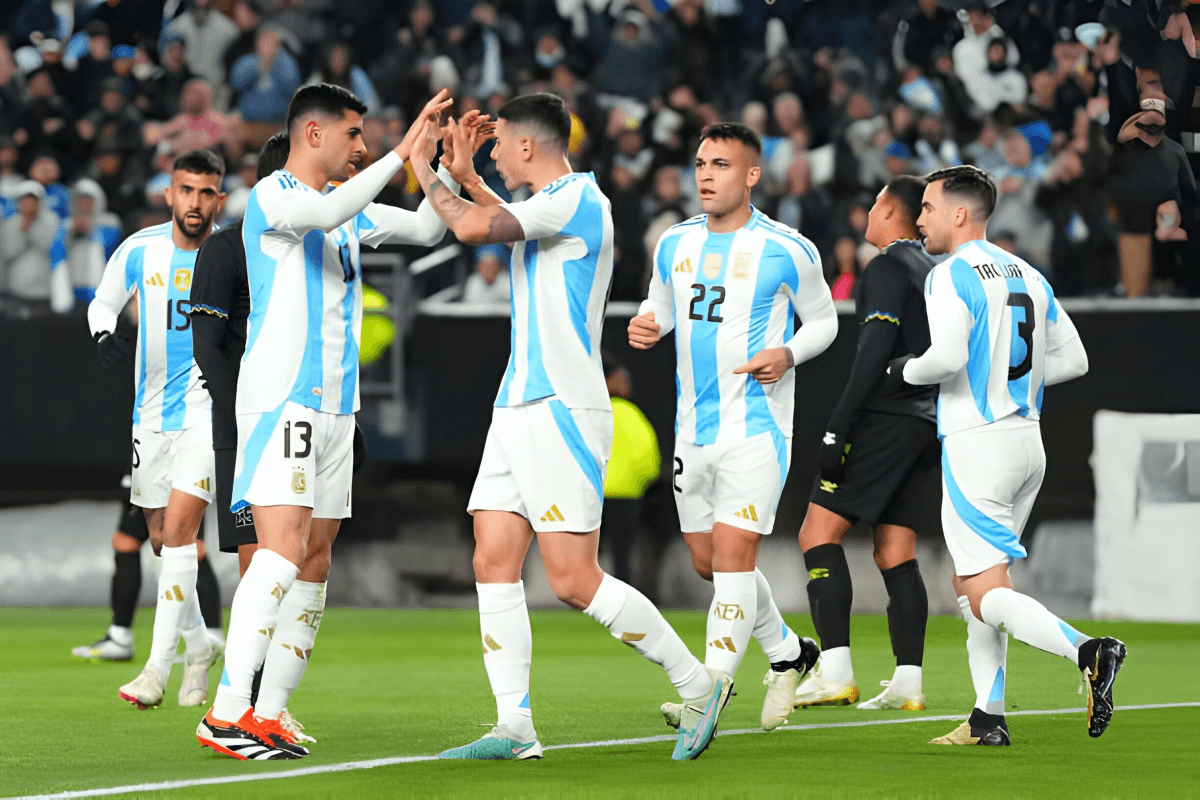 Vắng Messi, đội tuyển Argentina vẫn thắng đậm