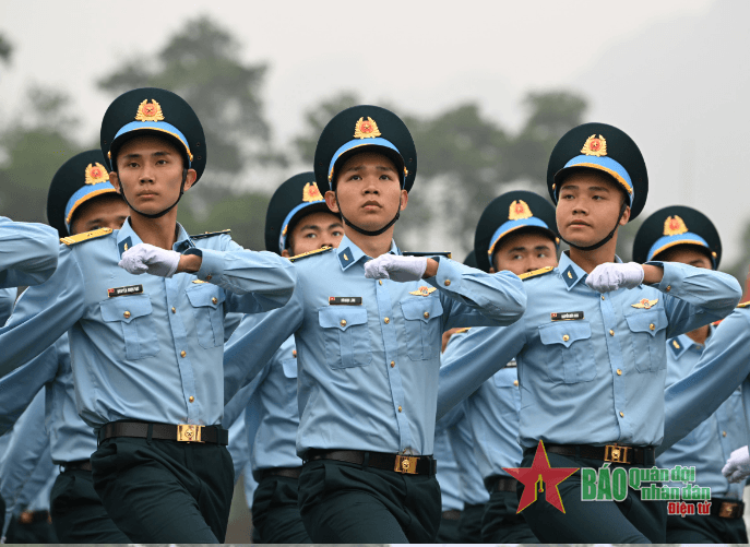 Bộ Quốc phòng trả lời cử tri Quảng Ngãi kiến nghị sửa Luật Sĩ quan để bảo đảm quyền lợi nhà ở, tuổi phục vụ, tiền lương