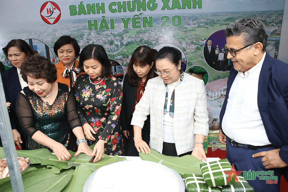 Thêm yêu văn hóa Việt Nam từ chuyến du xuân hữu nghị