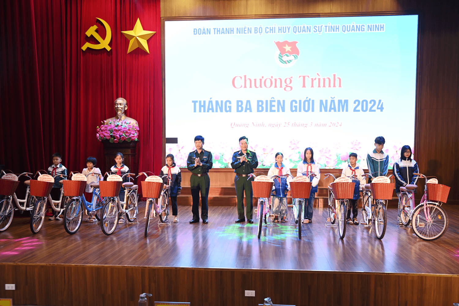 Đoàn thanh niên Bộ CHQS tỉnh Quảng Ninh tổ chức chương trình “Tháng Ba biên giới”