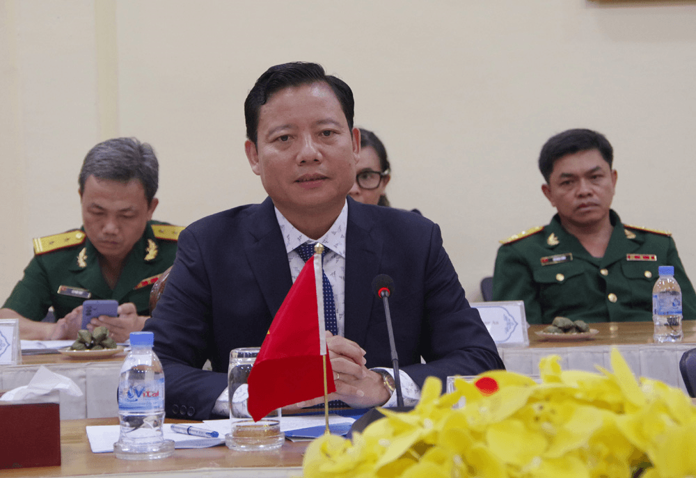 Ban Chỉ đạo 515 tỉnh Long An làm việc tại tỉnh Svay Rieng (Campuchia)