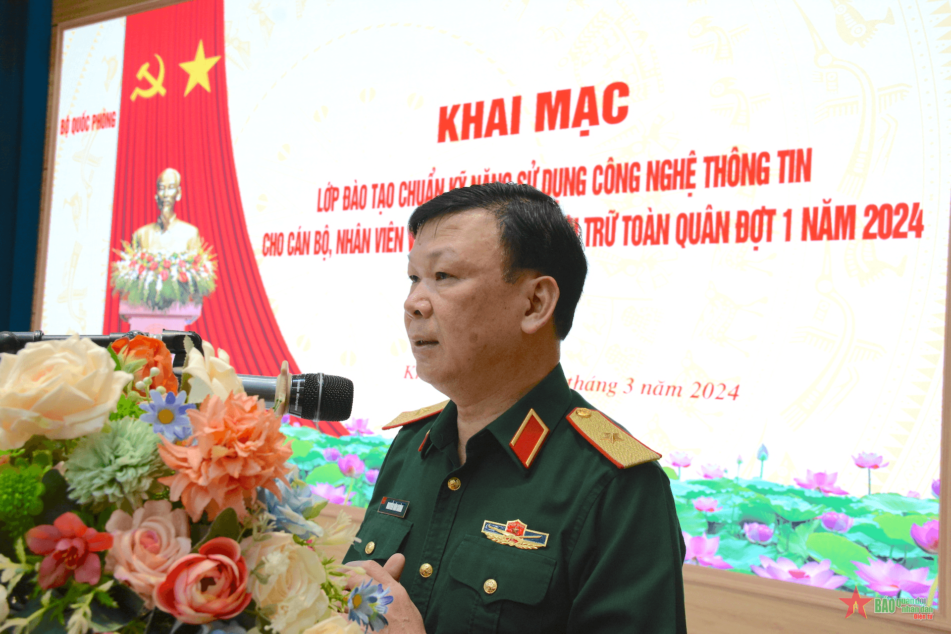 Bộ Quốc phòng khai mạc lớp đào tạo công nghệ thông tin cho cán bộ, nhân viên văn thư toàn quân