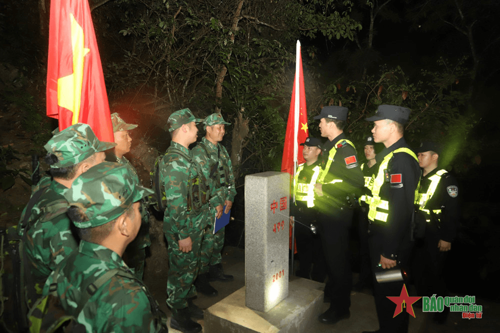Tuần tra liên hợp trong đêm thực thi pháp luật trên biên giới tỉnh Hà Giang