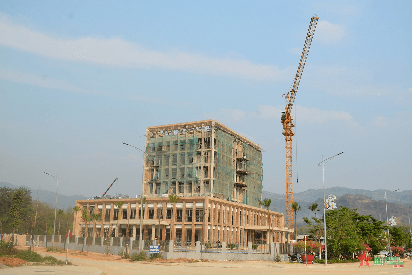 Nỗ lực thi công các công trình trọng điểm chào mừng 70 năm Chiến thắng Điện Biên Phủ