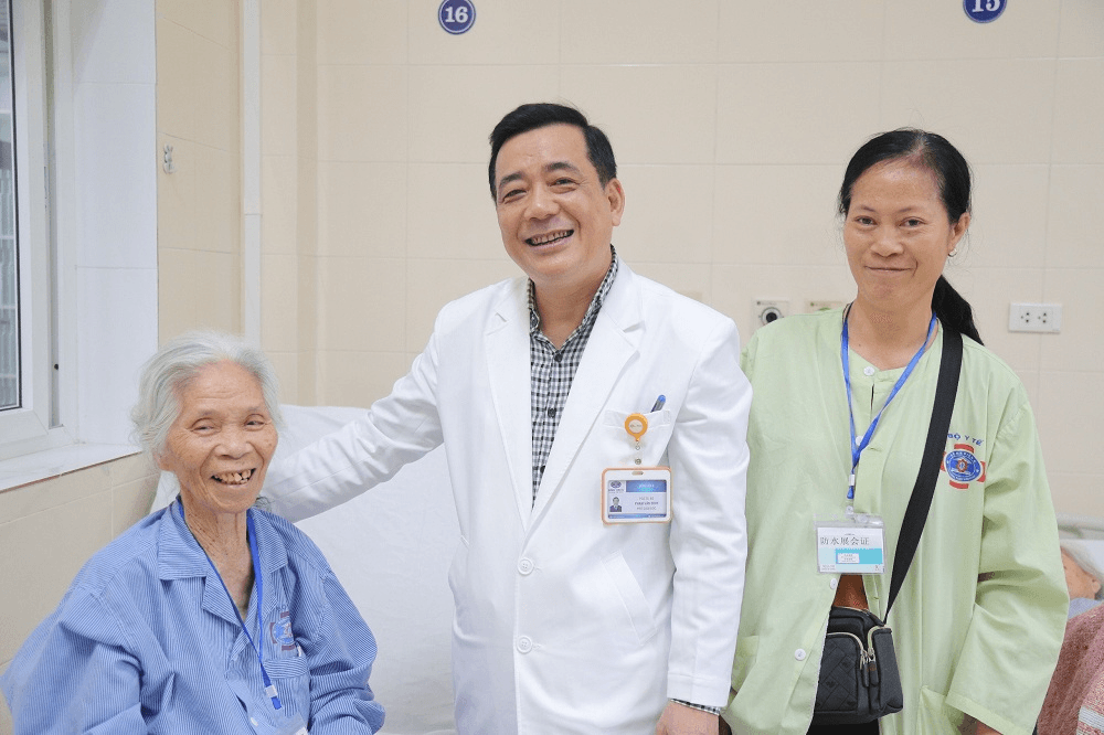 Phẫu thuật ung thư đường tiêu hóa cho bệnh nhân 95 tuổi