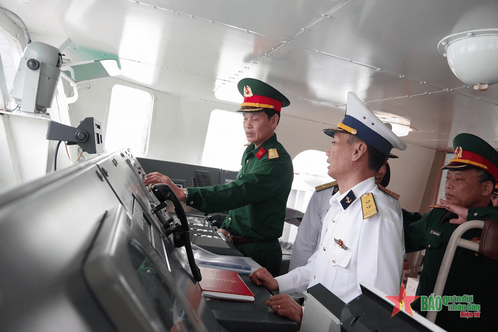 Bộ tư lệnh Binh chủng Hóa học kiểm tra tại Lữ đoàn 170, Vùng 1 Hải quân