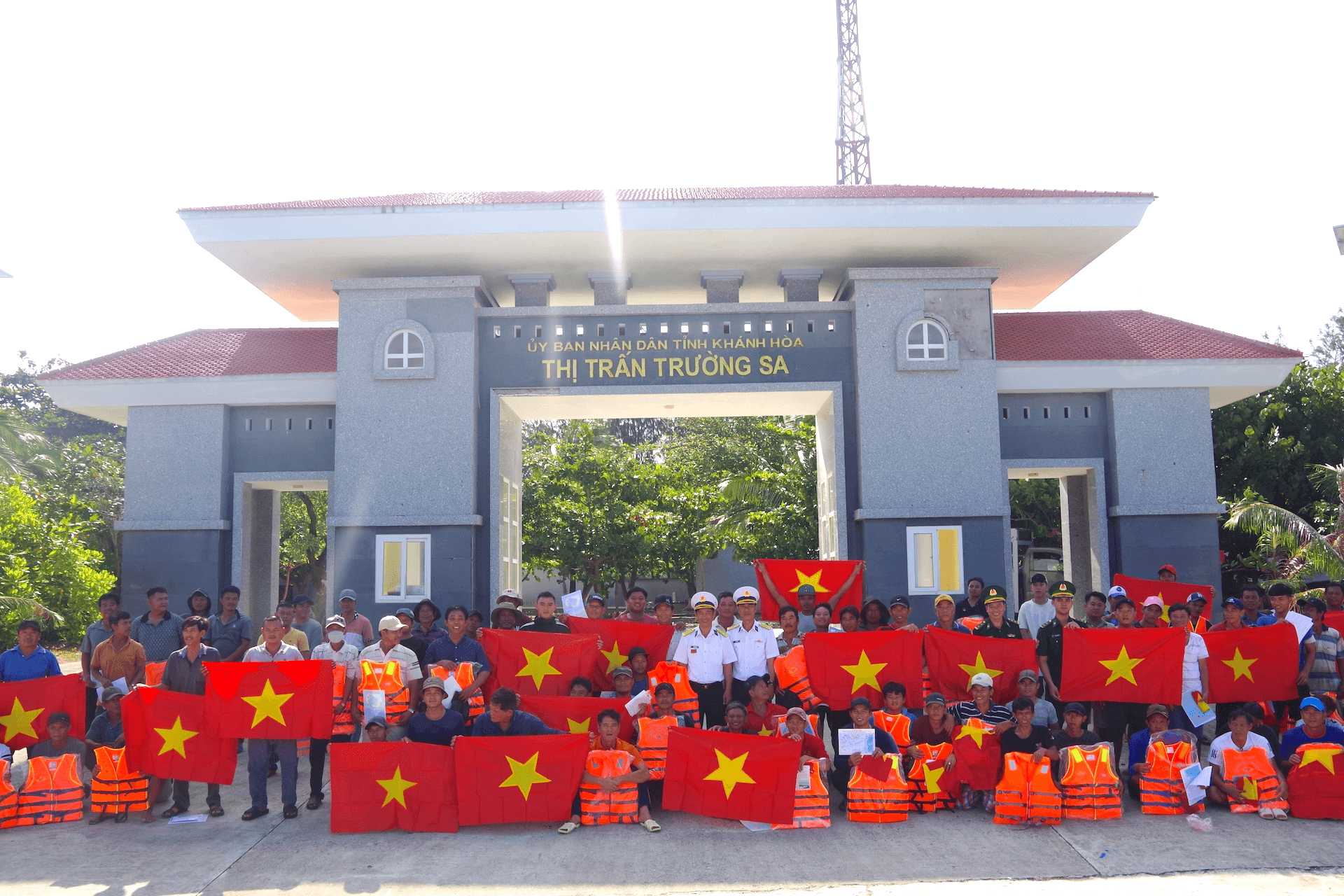 Huyện đảo Trường Sa: Phổ biến pháp luật về khai thác thủy sản cho người dân