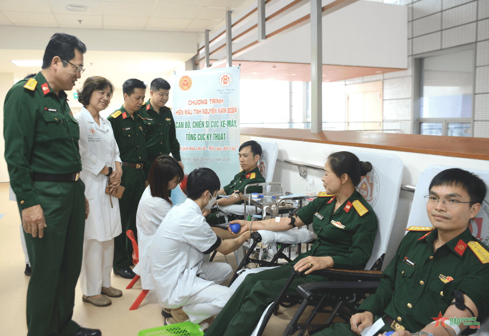 Gần 200 cán bộ, đoàn viên, thanh niên Cục Xe - Máy hiến máu tình nguyện