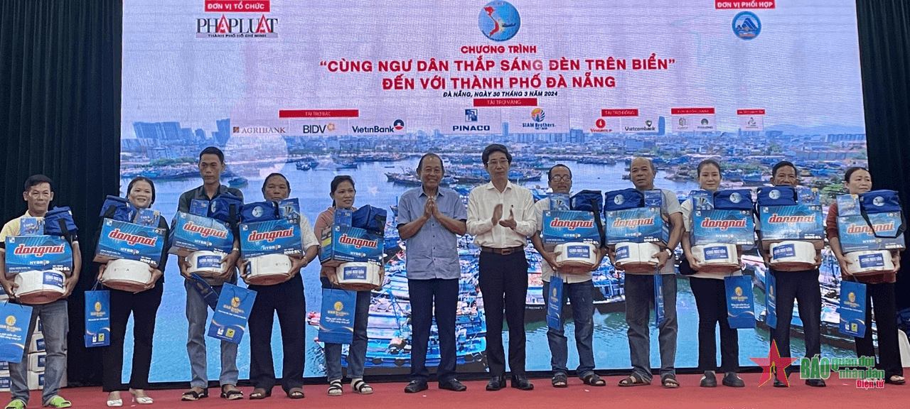 Lan tỏa Chương trình “Cùng ngư dân thắp sáng đèn trên biển”