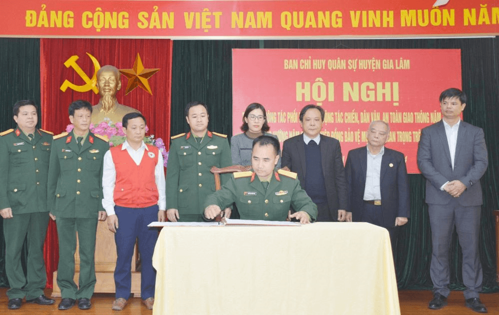 Nâng cao hiệu quả hoạt động công tác Đảng, công tác chính trị trong các nhiệm vụ