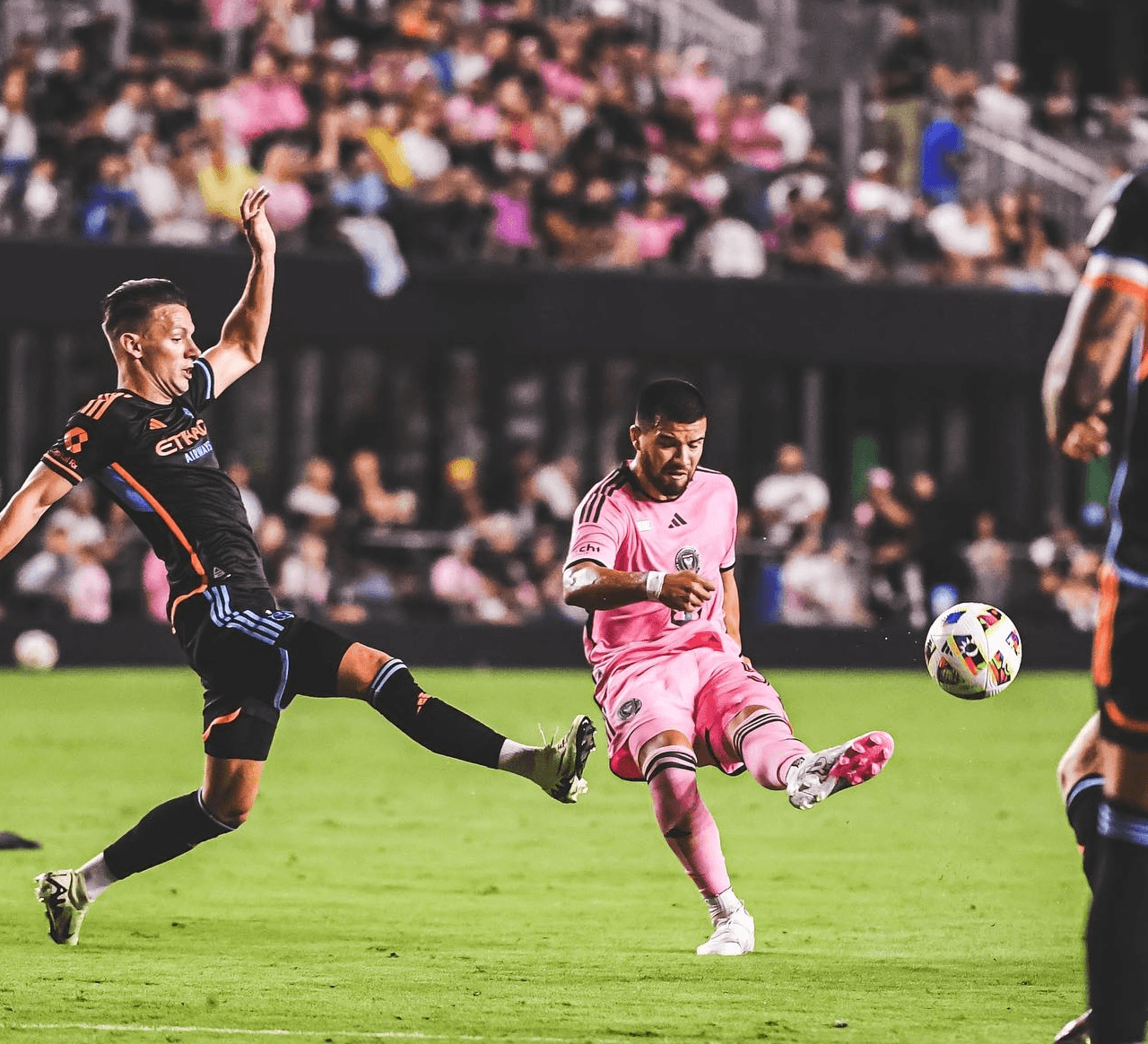 Messi vắng mặt, Inter Miami bị chia điểm trên sân nhà