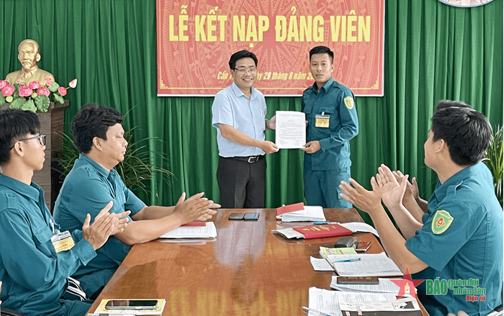 Tạo nguồn xây dựng chi bộ quân sự địa phương