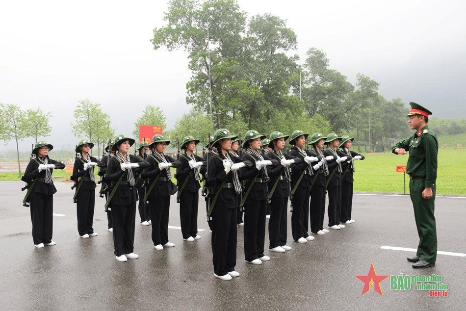Nữ du kích chân đau, vẫn không nghỉ tập luyện