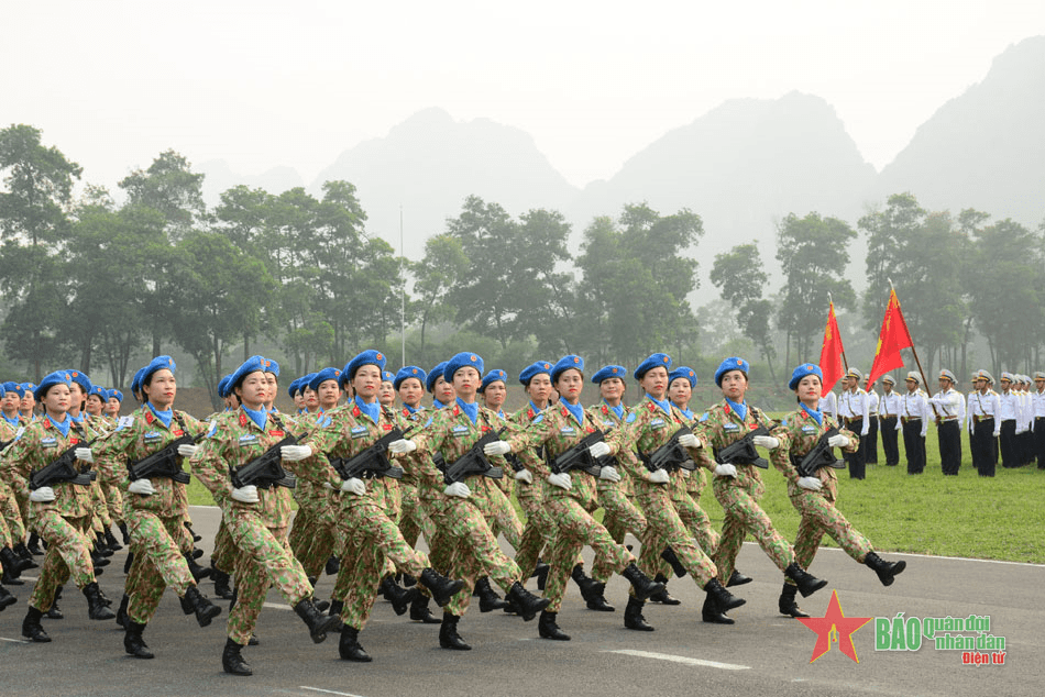 Thượng tướng Nguyễn Văn Nghĩa kiểm tra hợp luyện các khối diễu binh, diễu hành phục vụ lễ kỷ niệm 70 năm Chiến thắng Điện Biên Phủ